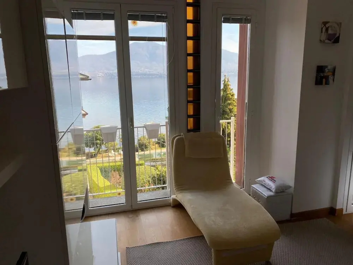 Elizaveta Apartment With Lake View and Terrace