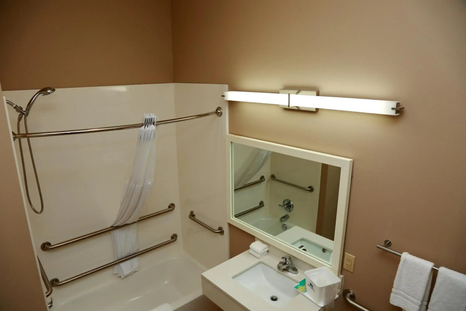 Americas Best Value Inn & Suites Prairieville