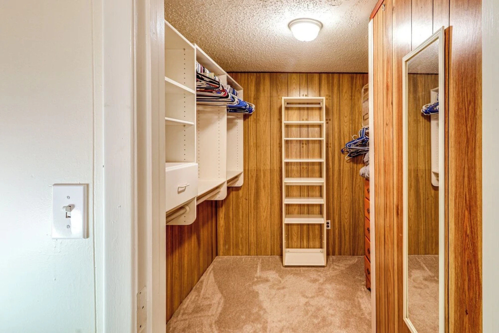 Riverside Retreat: Cozy Fairbanks Home w/ View