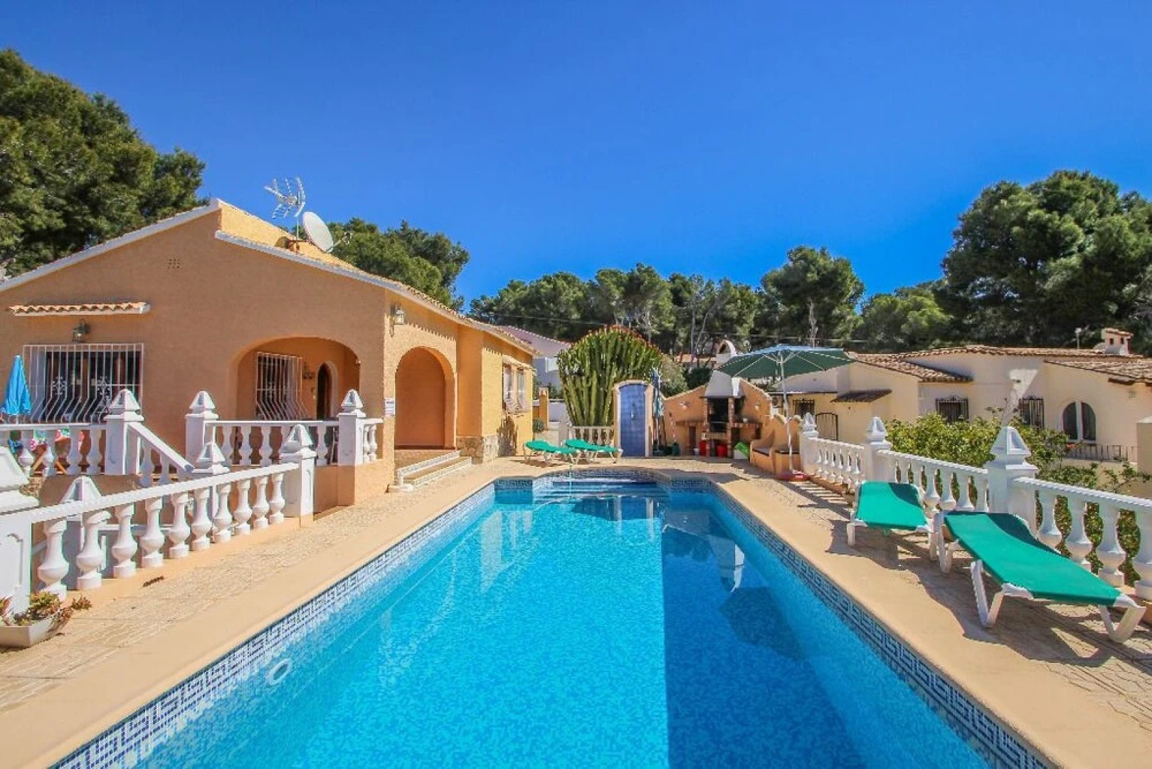Sofia - holiday home with private swimming pool in Moraira
