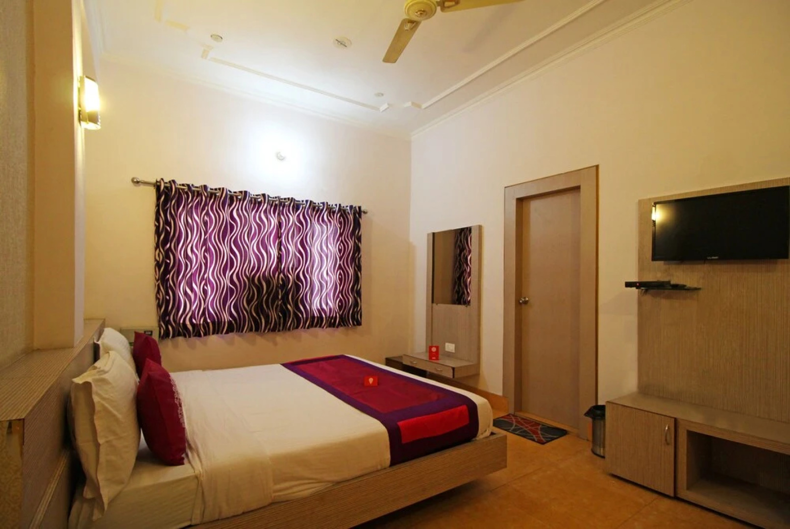 OYO 4398 Hotel Rajat Grand