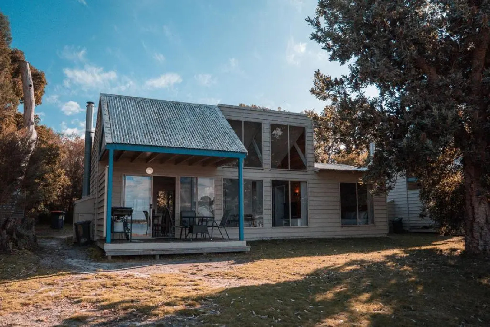 Waterfront Retreat At Wattle Point