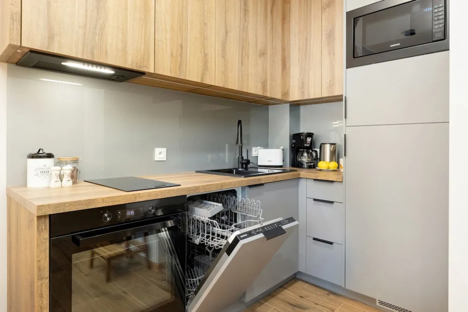 Gardenia Seaside 2 Apartments by Renters