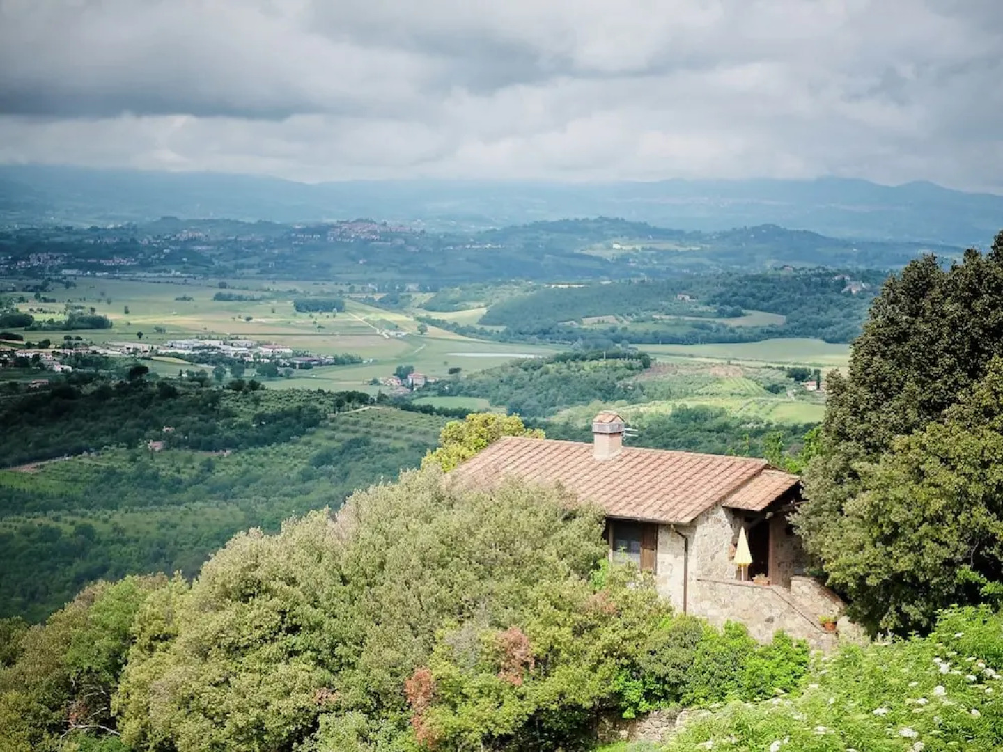 A Quaint Farmhouse in Paciano with Swimming Pool