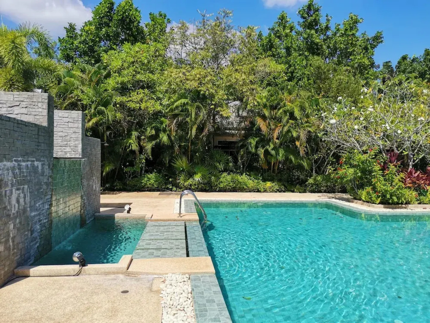 Tachawan Resort & Restaurant