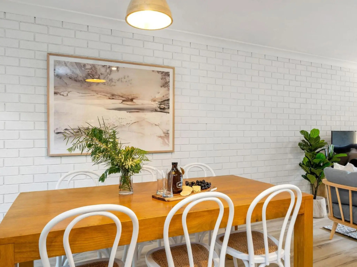 Catch of The Bay Coastal Elegance 150m from Orion Beach