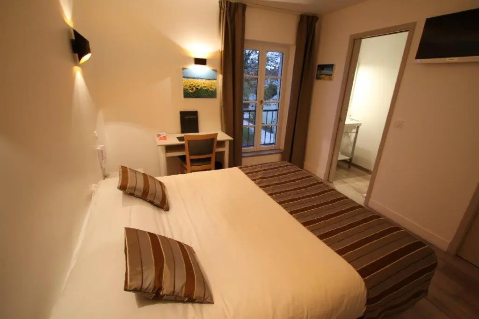 Le Continental Hotel