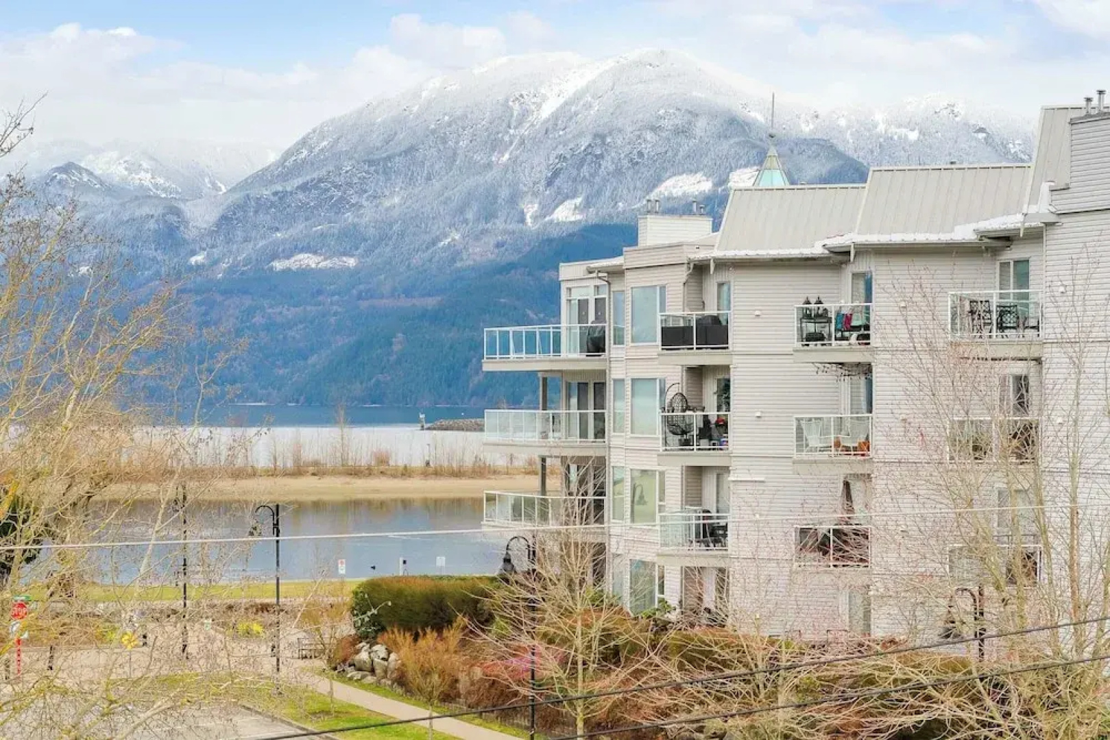 Rooftop Paradise Luxe 2BR  Lake Views