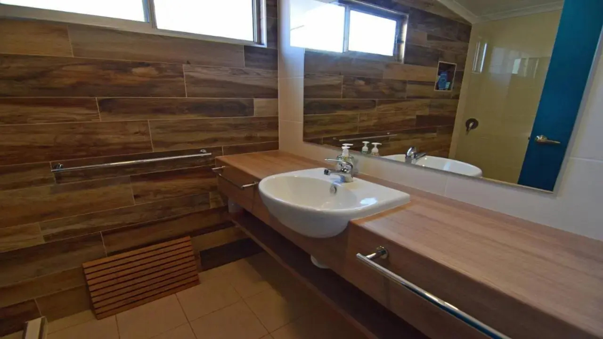 CDC-625 Beach House incl.rear 2BR studio