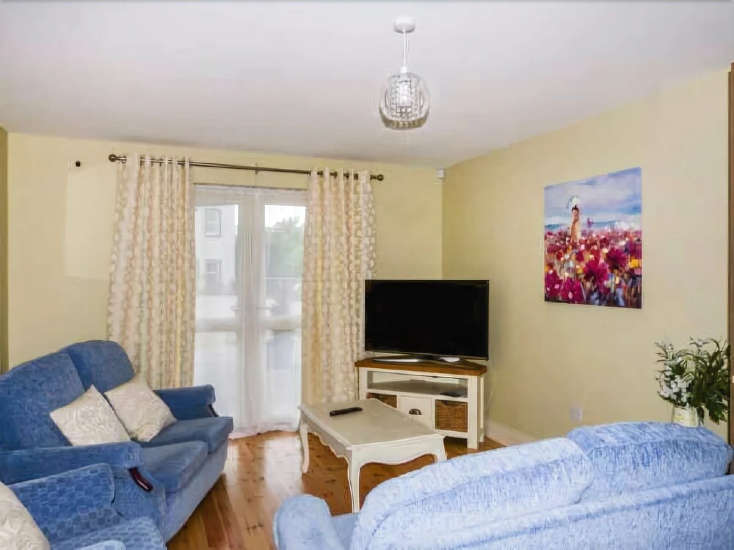 Central Ardara Riverside Apartment