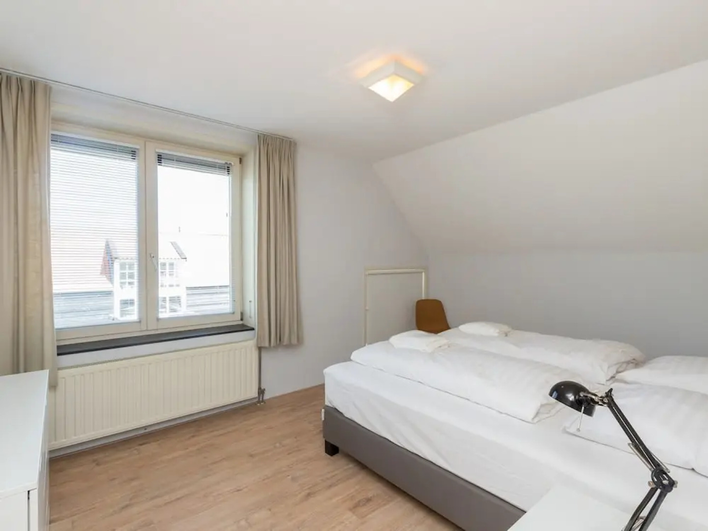 Very Spacious 6-person Apartment Located in the Centre of Ouddorp