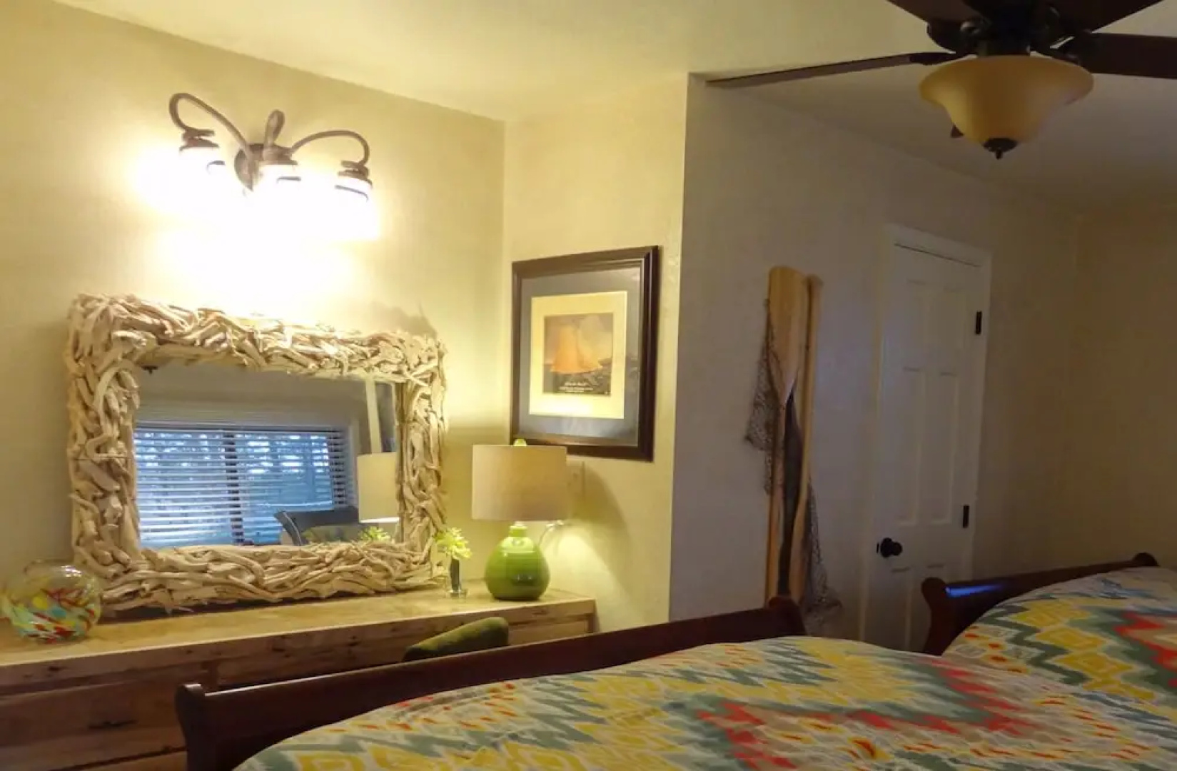 Poolside Queen Cabana with two queen beds, full kitchen and pool access overlooking Lake Ouachita. by RedAwning