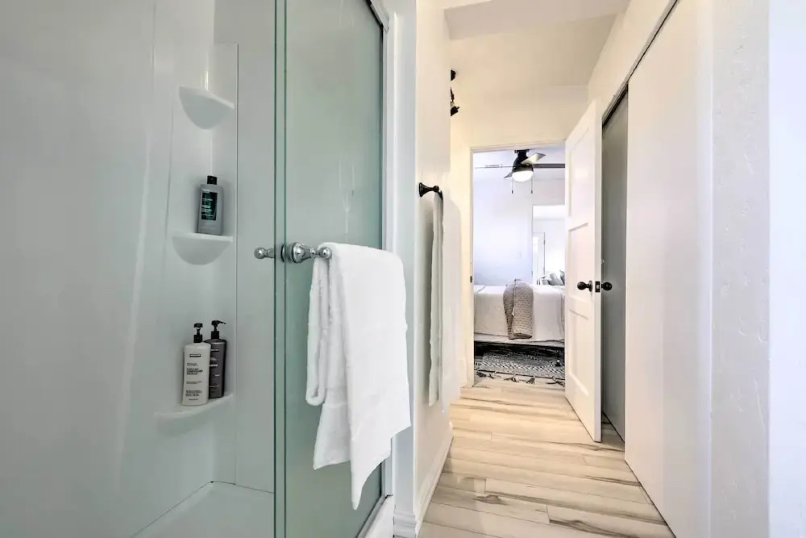 Modern Kanab Cottage w/ View < 1 Mi to Hiking!