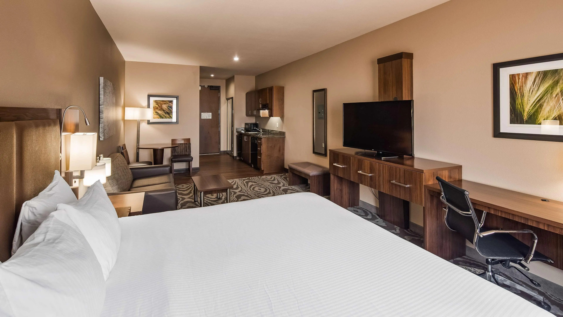 Best Western Plus Williston Hotel & Suites