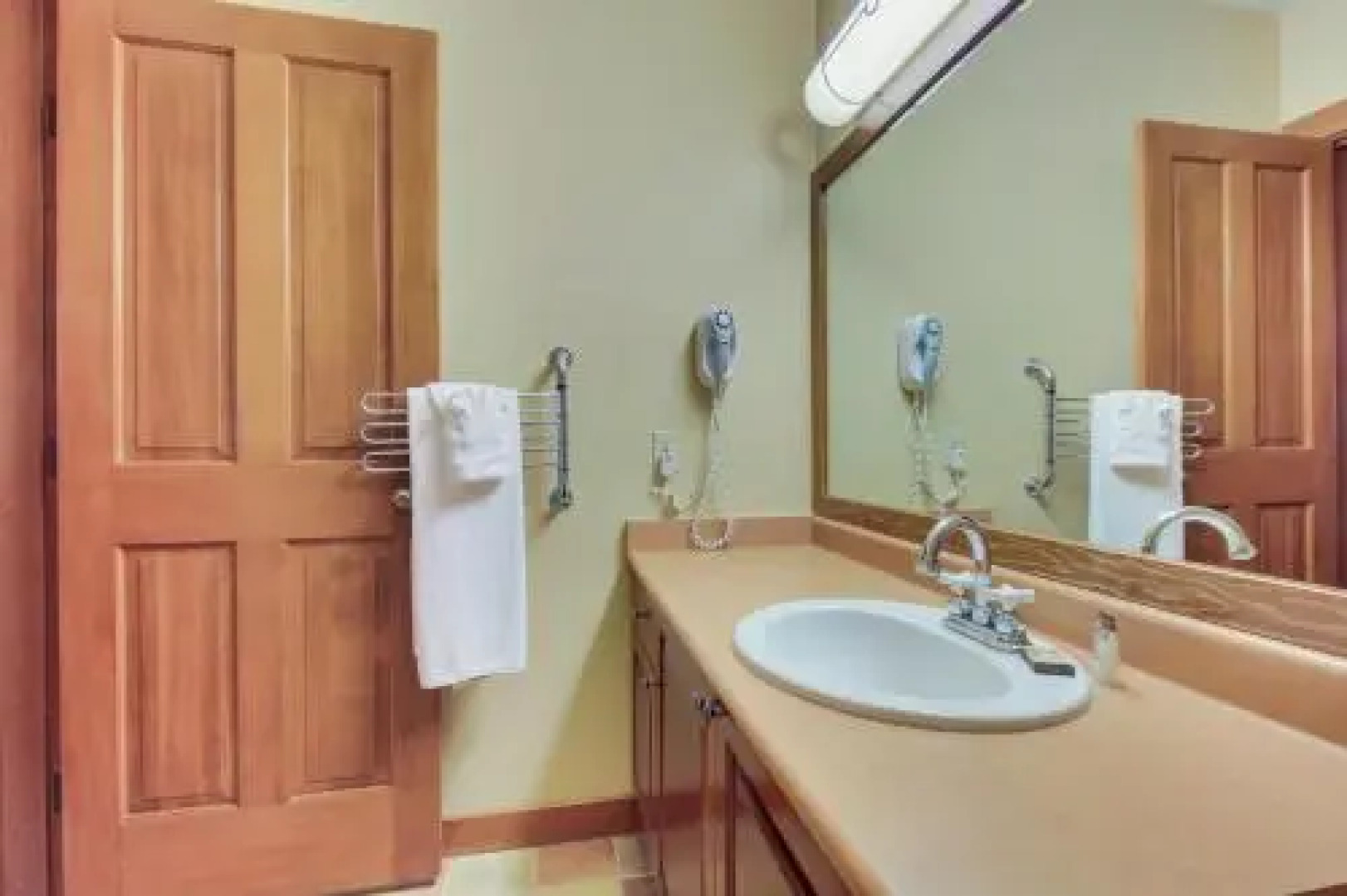 Powderhorn Lodge 107: Columbine Suite