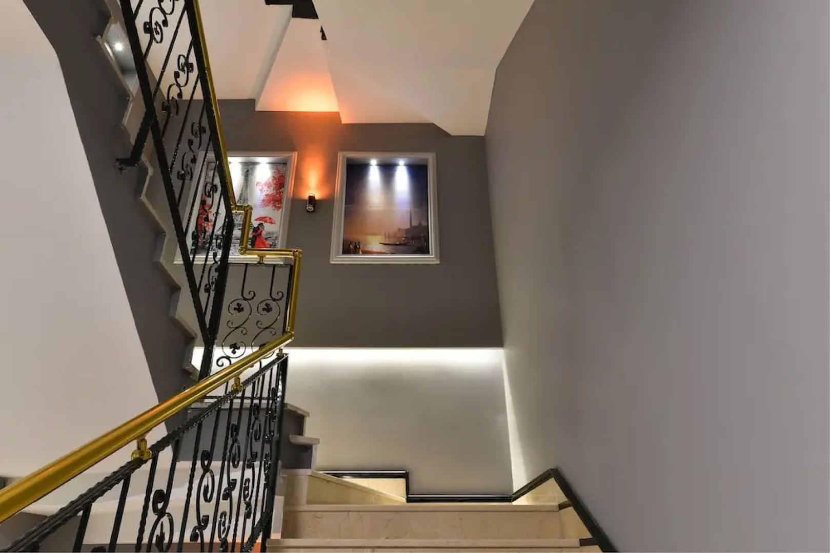 D'Lux Boutique Hotel