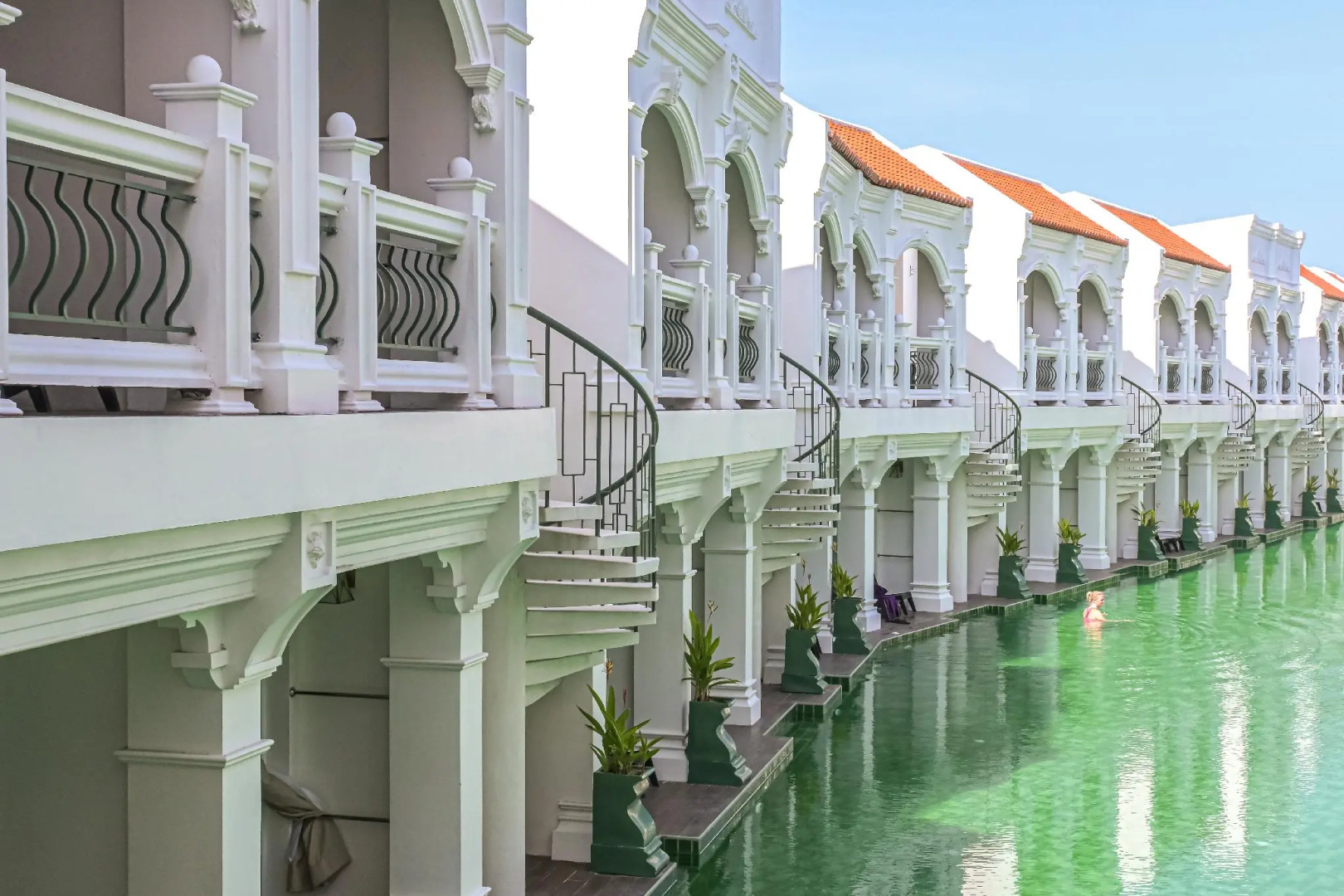 Supicha pool access hotel