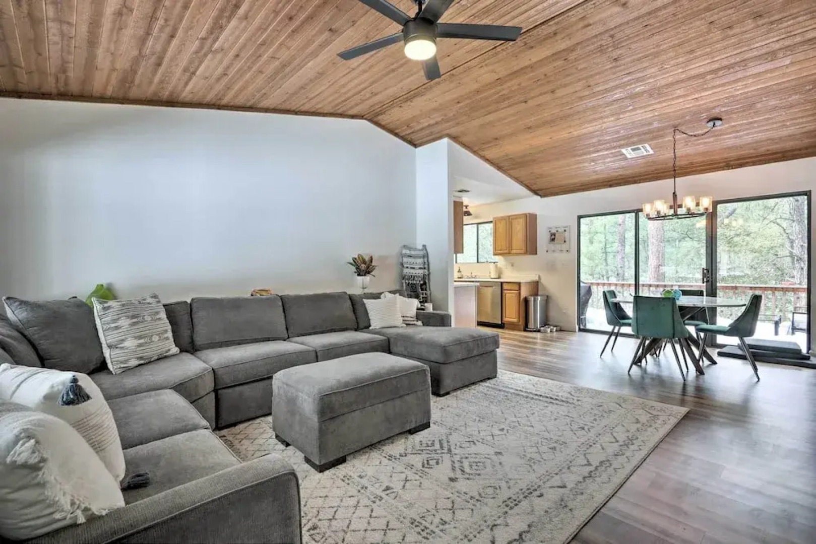 ~ 8 Mi to State Park & Trails: Pine Mountain Home