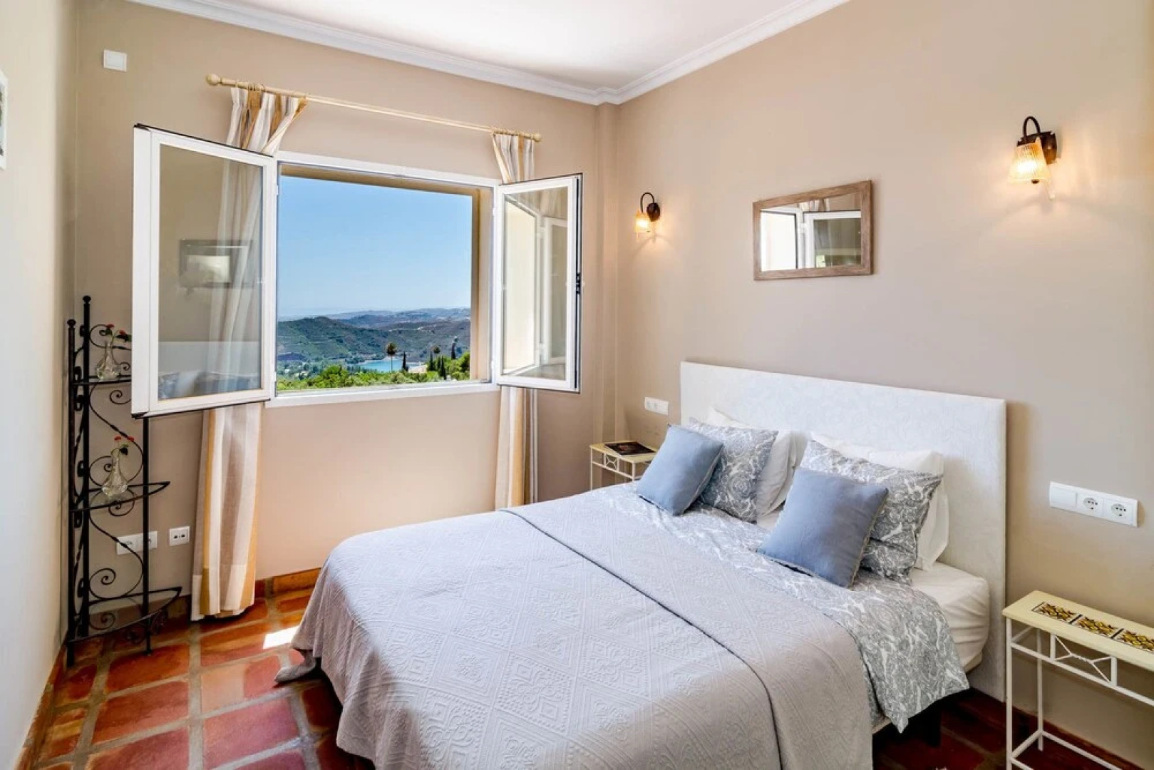 SBCC 2 bedroom villa with breathtaking views Roomservice