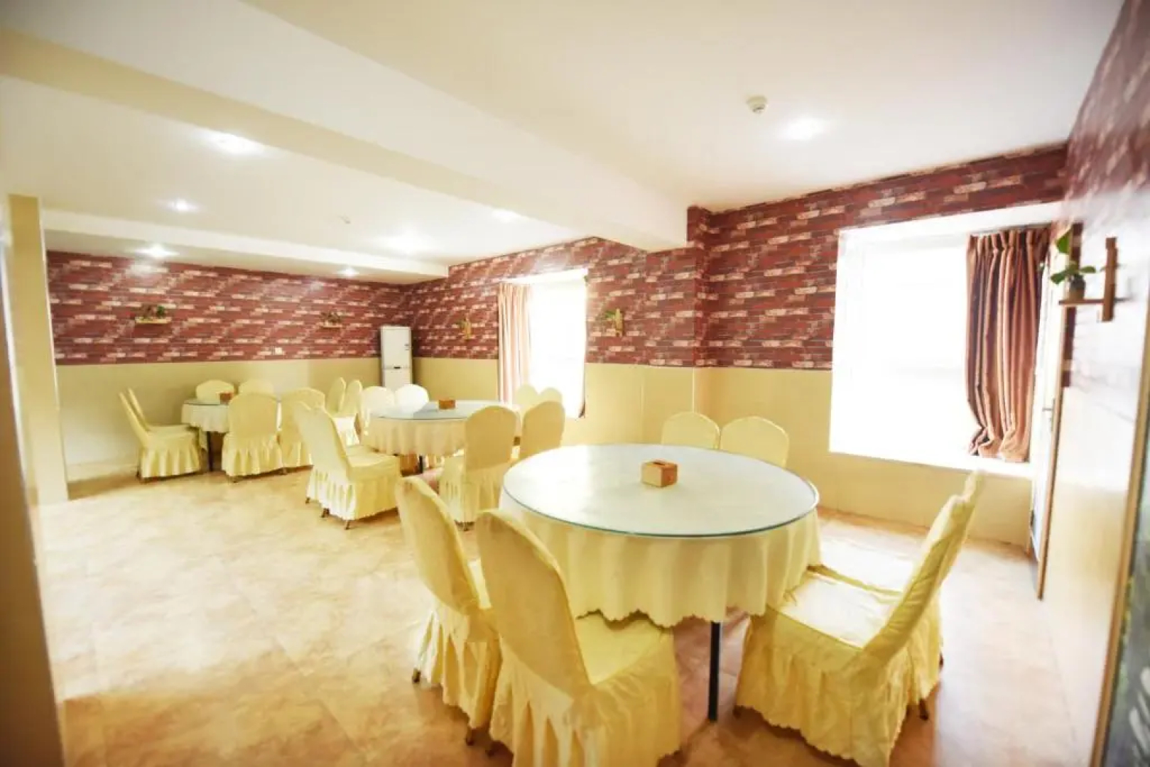 Dazhou Yimeijia Business Holiday Hotel