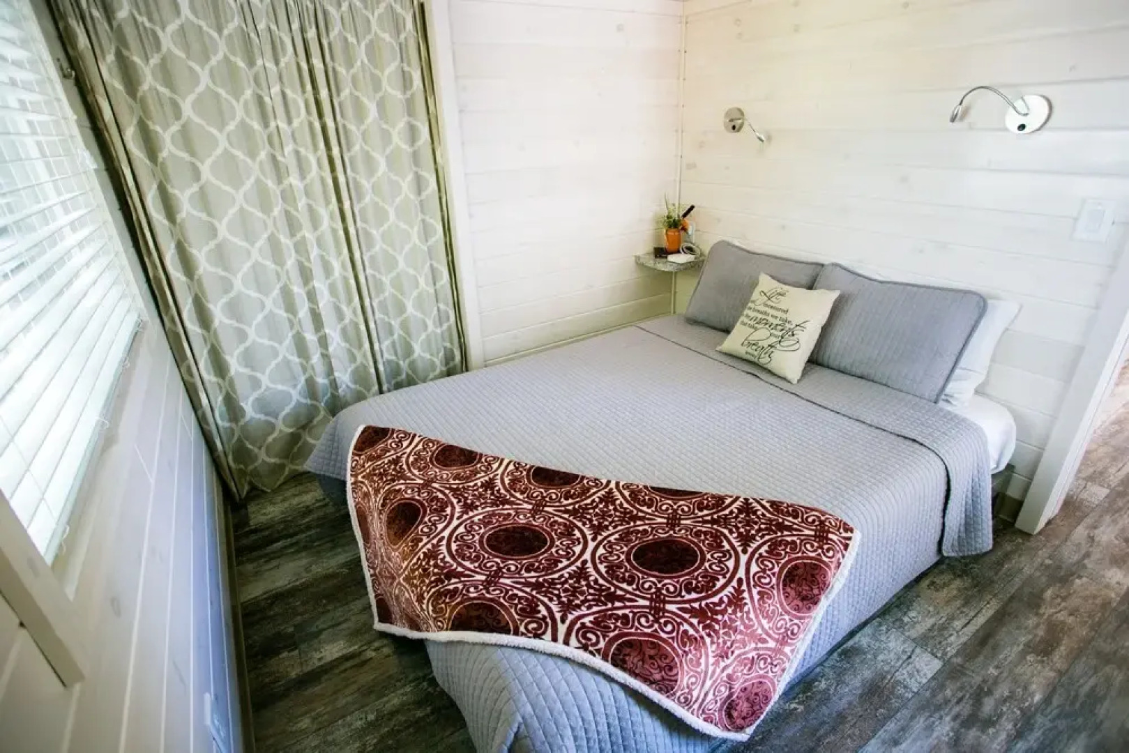 Waterview Family Style Two Bedroom Cabin #6 at Long Cove Resort by Redawning