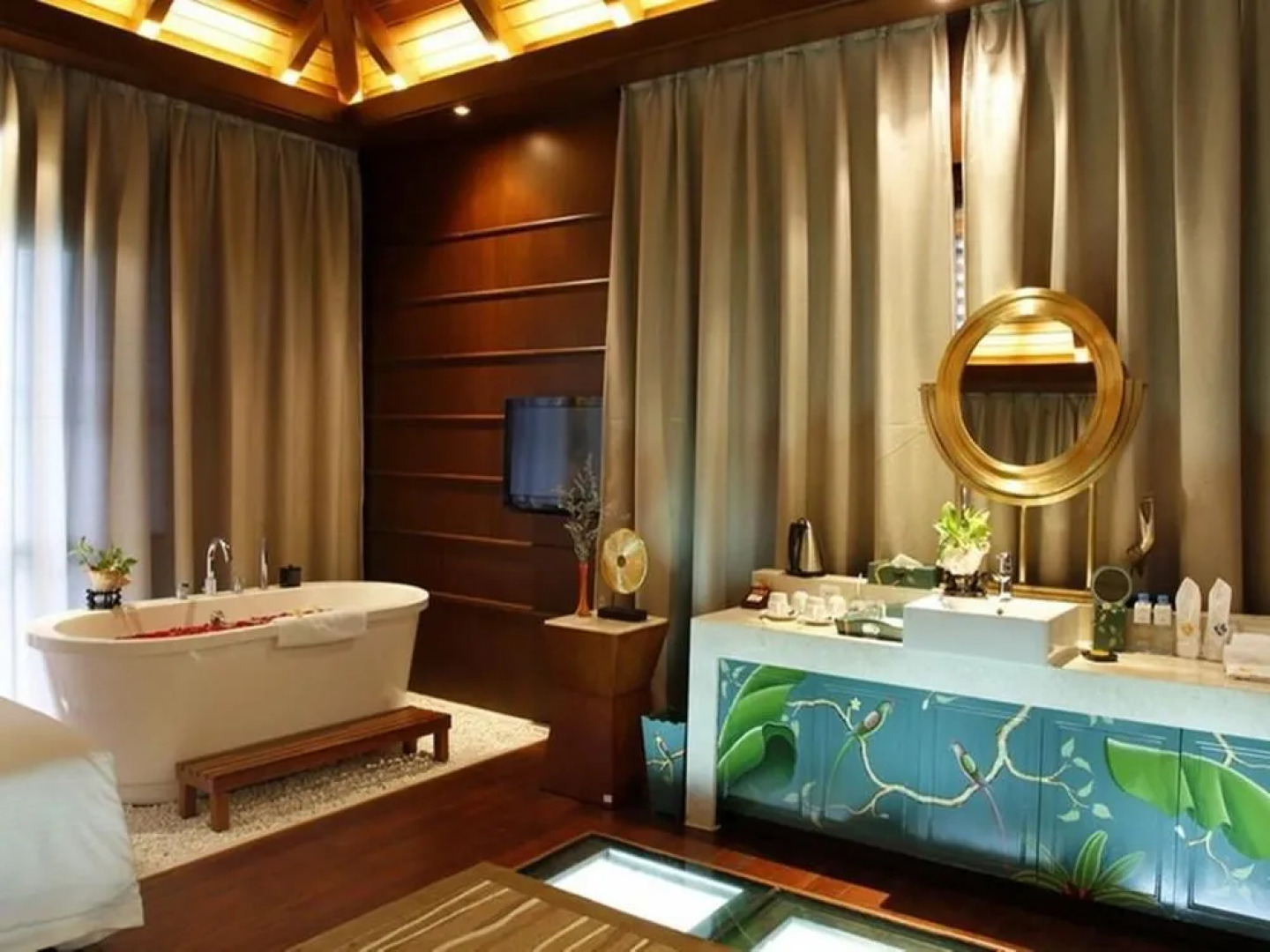 Отель Sanya Marina Spa