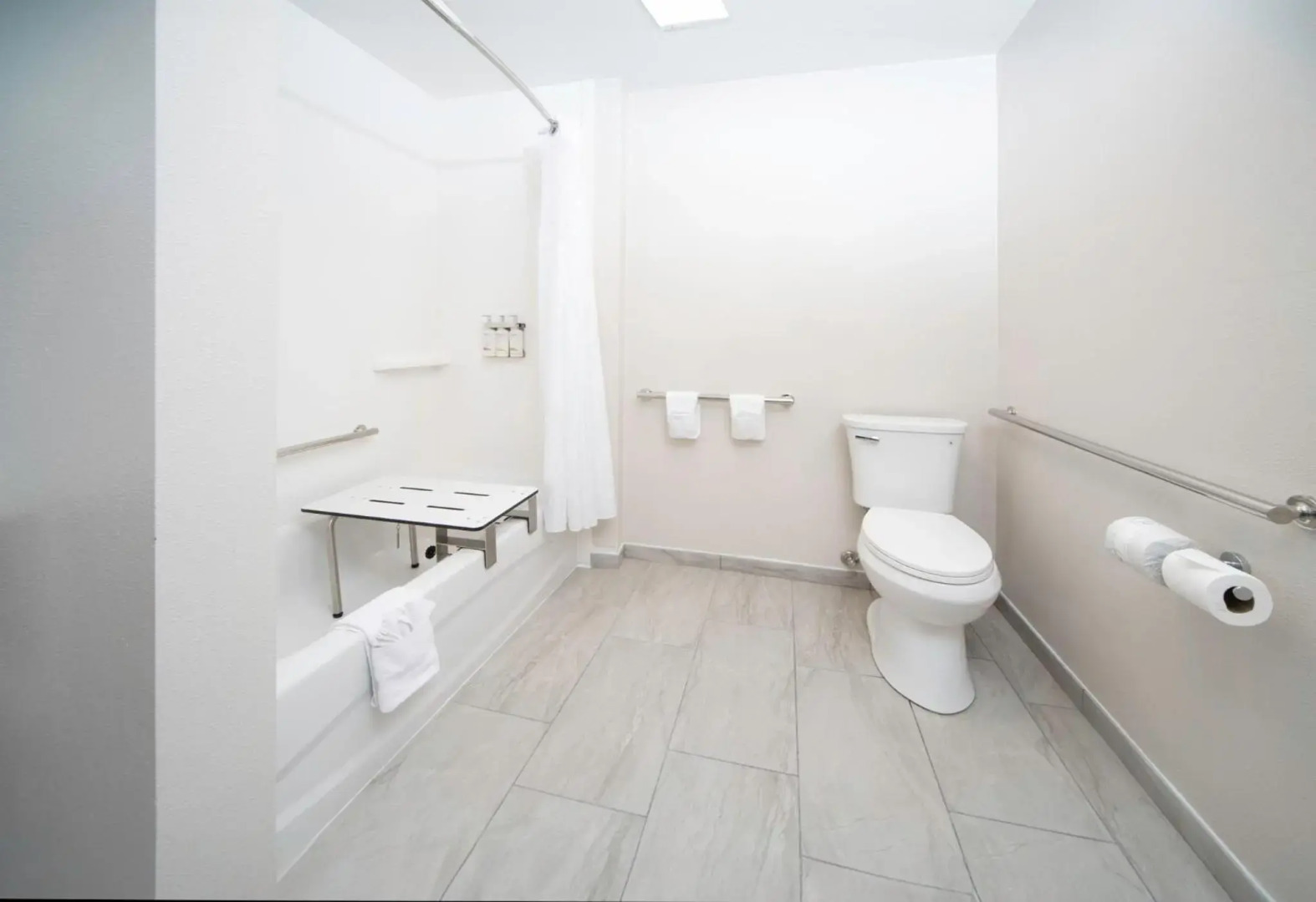 HOLIDAY INN EXPRESS & SUITES INDIANAPOLIS - EAST by IHG