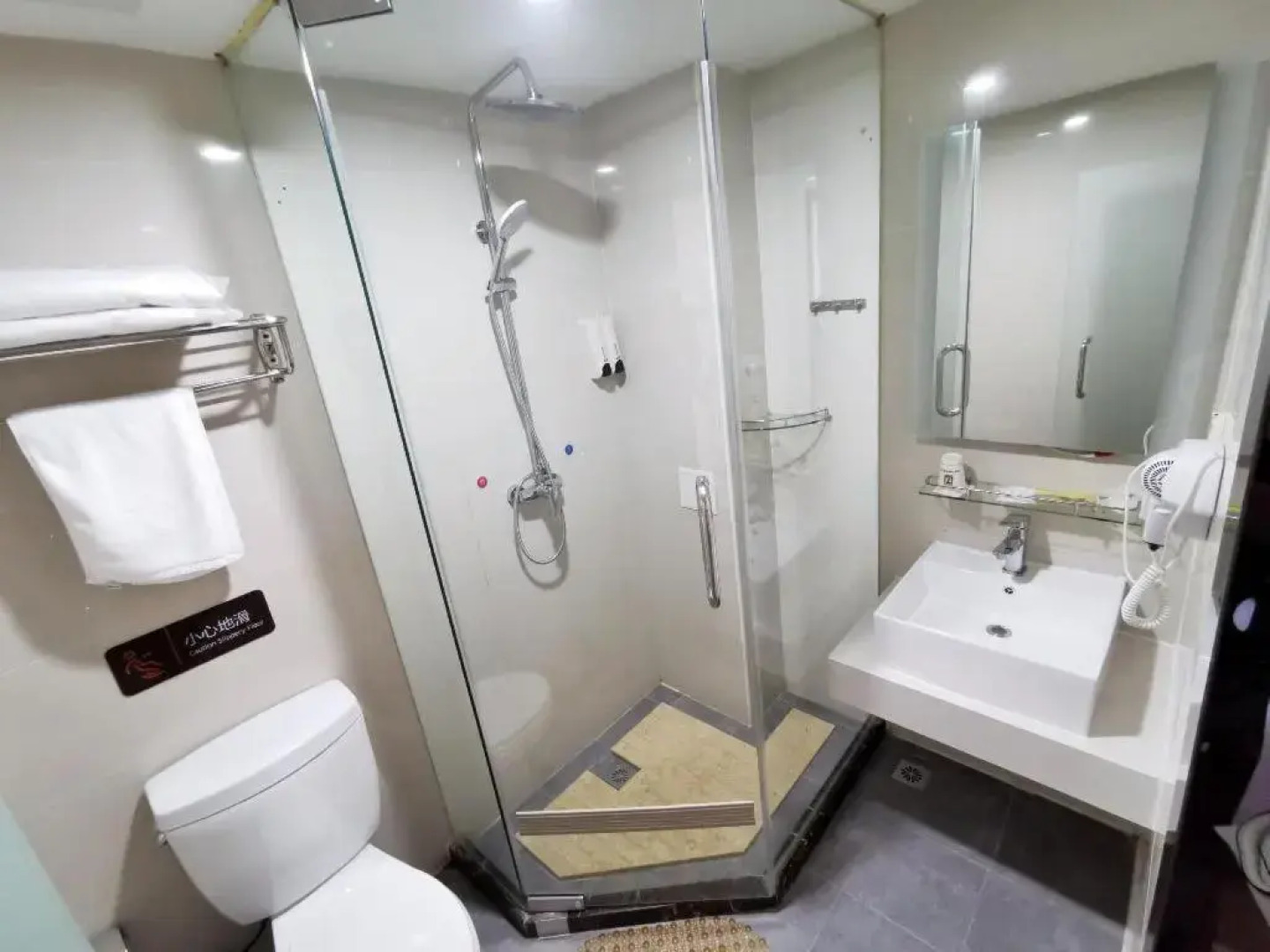 7 Days Premiuma Tianjin Binhai International Airpo