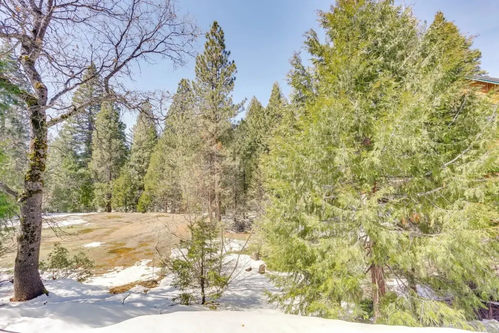 3 Mi to Shaver Lake: Family Home w/ Deck!