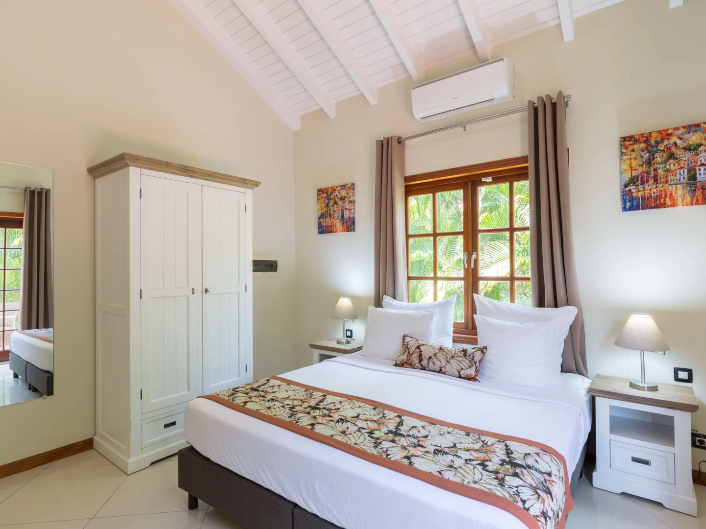 Modern Holiday Home Near Mambo Beach in Willemstad