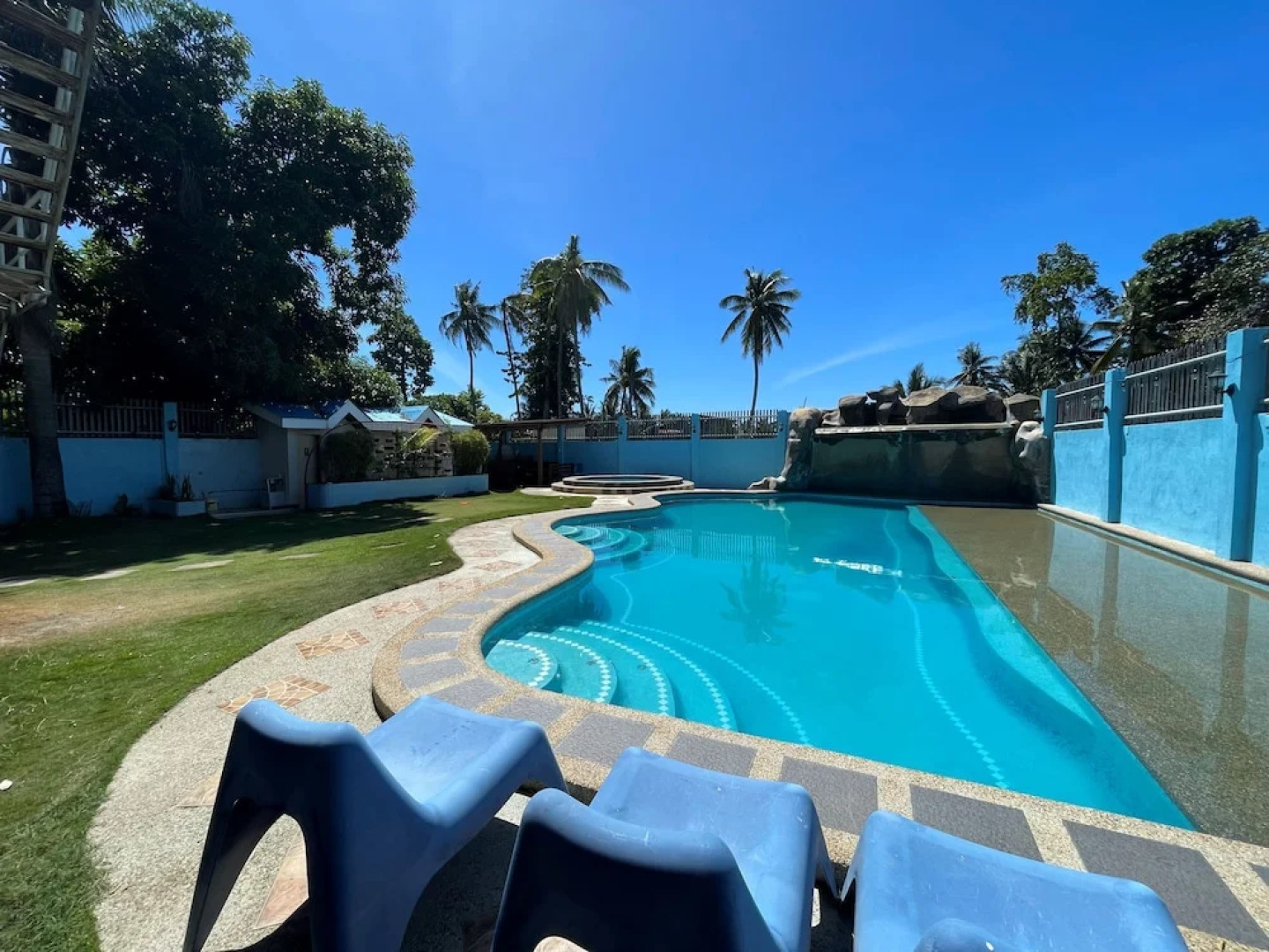 Argao Seabreeze Hotel powered by Cocotel