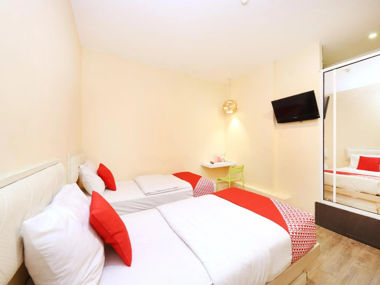 OYO 479 The Green Hotel