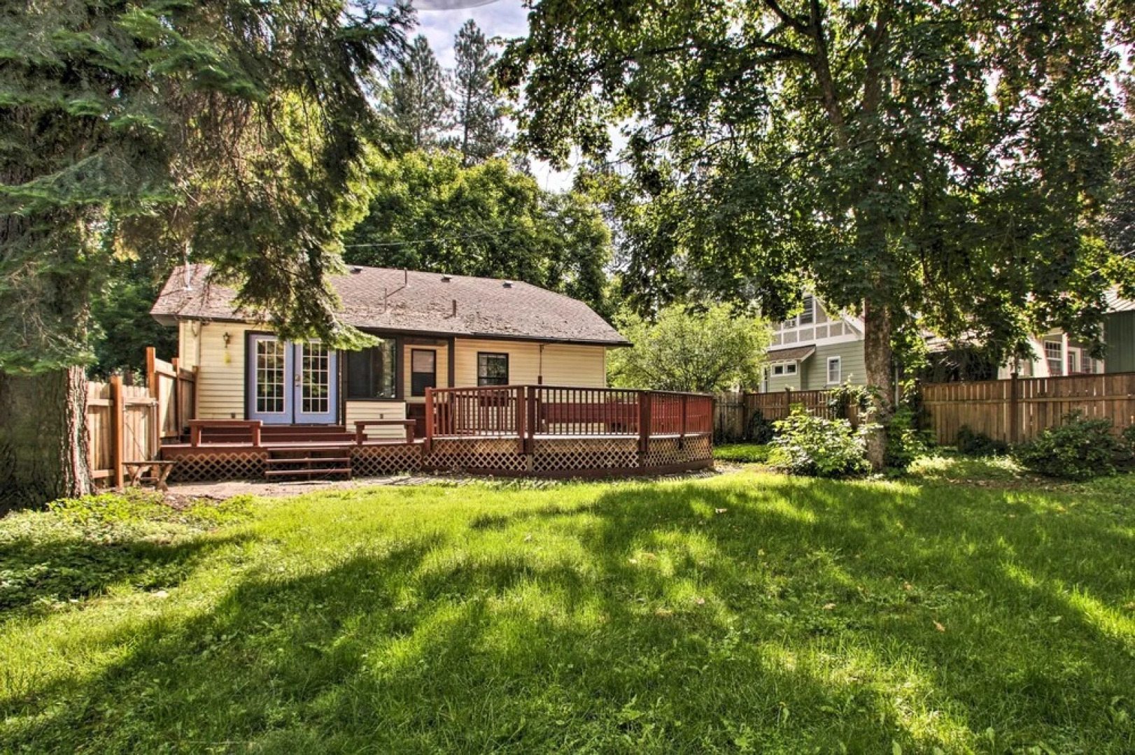 Peaceful Family Home w/ Deck: 3 Mi to Dtwn Spokane