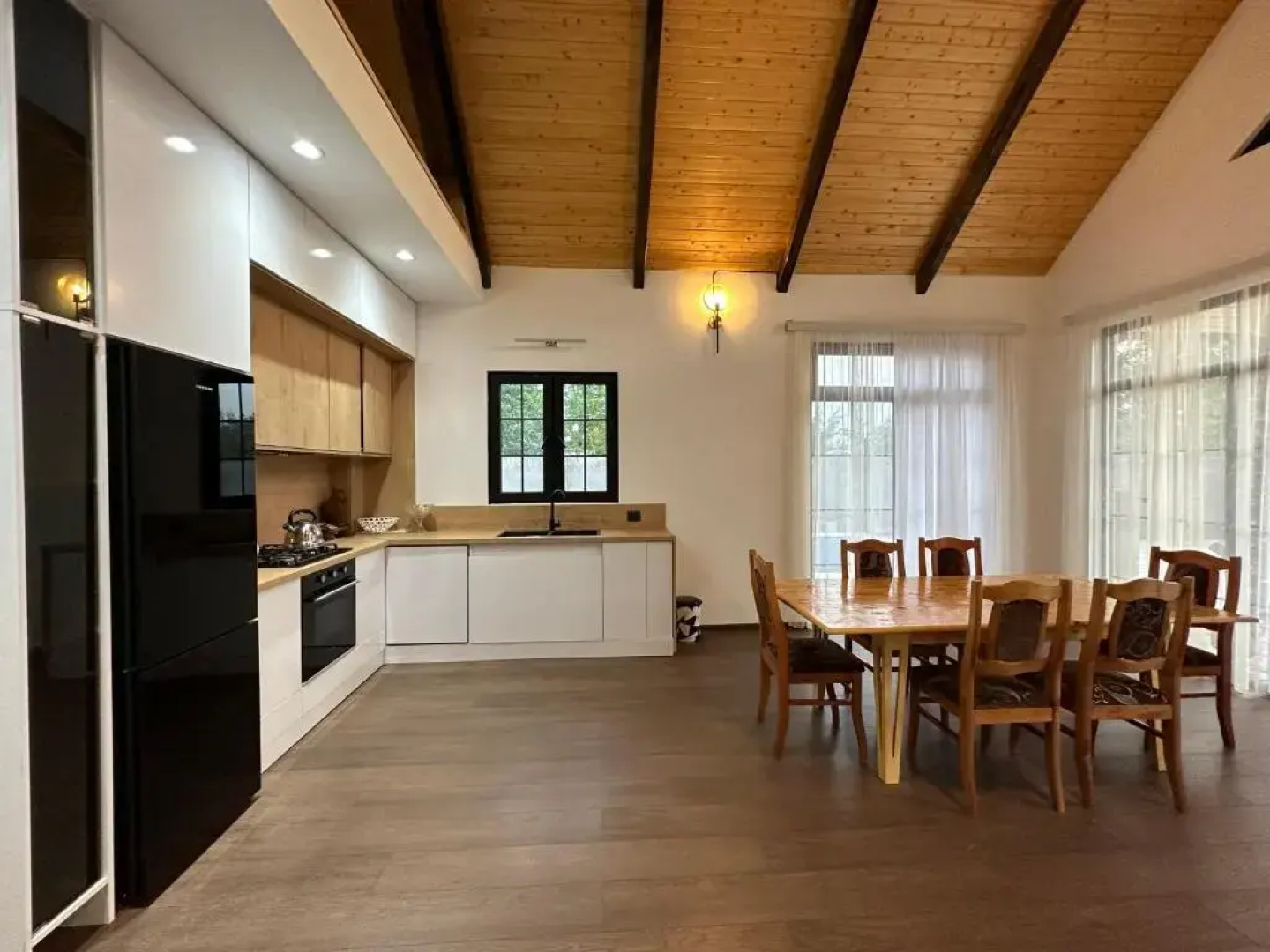 Qafqaz Suite Wood Stack