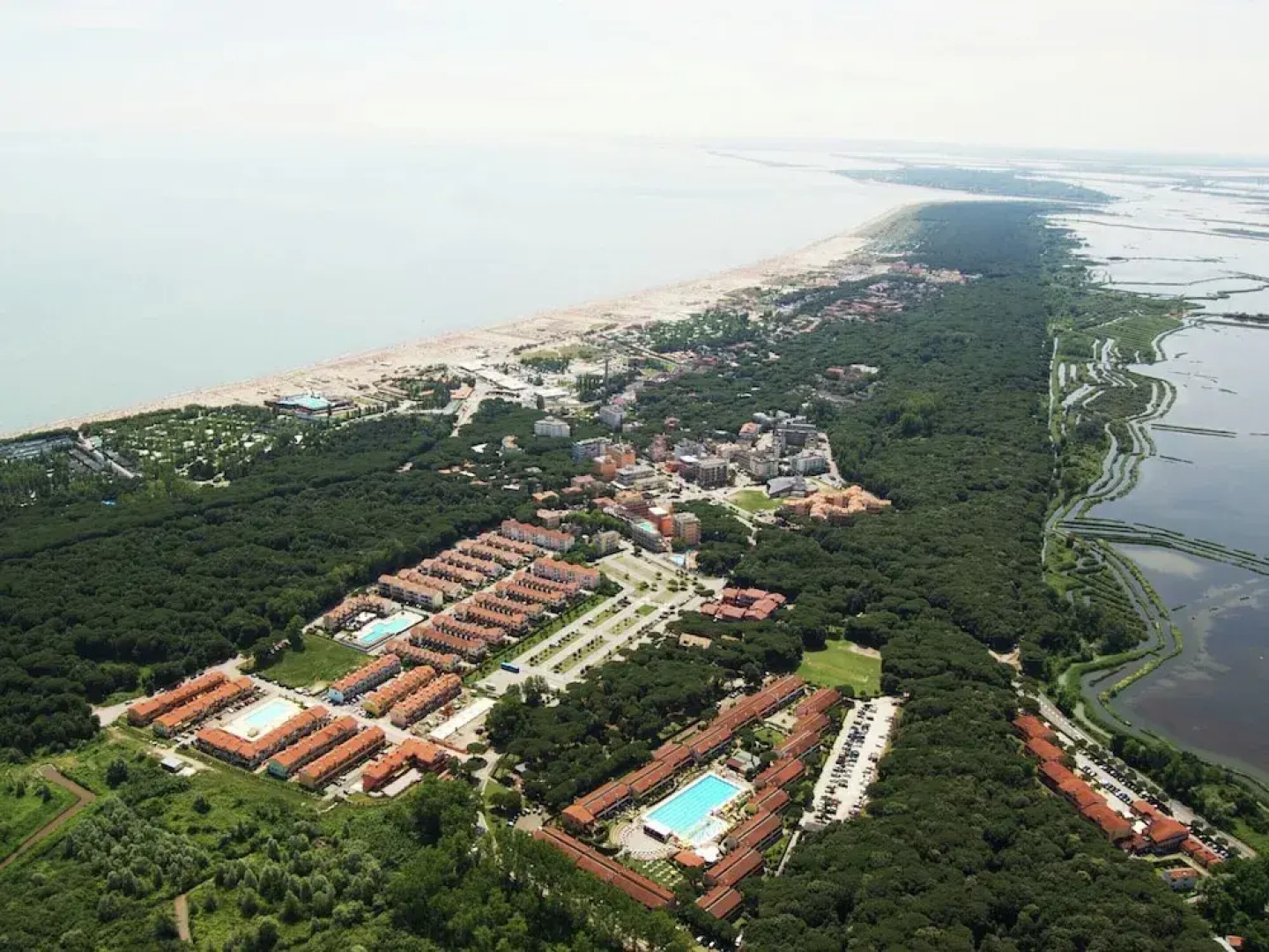 Spacious Apartment in Rosolina Mare near Sea