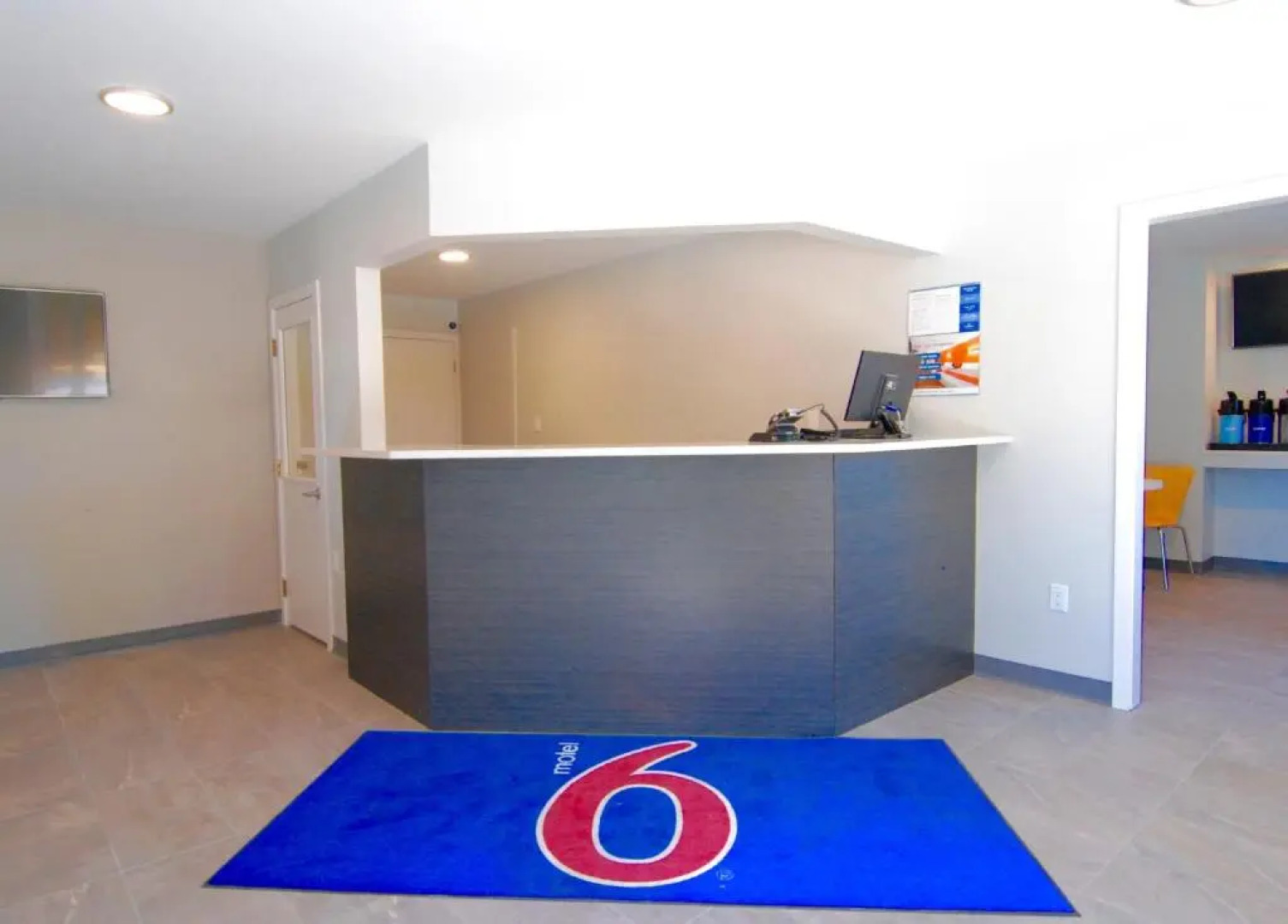 Motel 6 Victoria Airport Saanichton