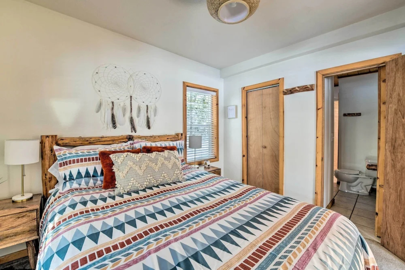 Mysty Mountain Cabin on River: Near Stevens Pass!