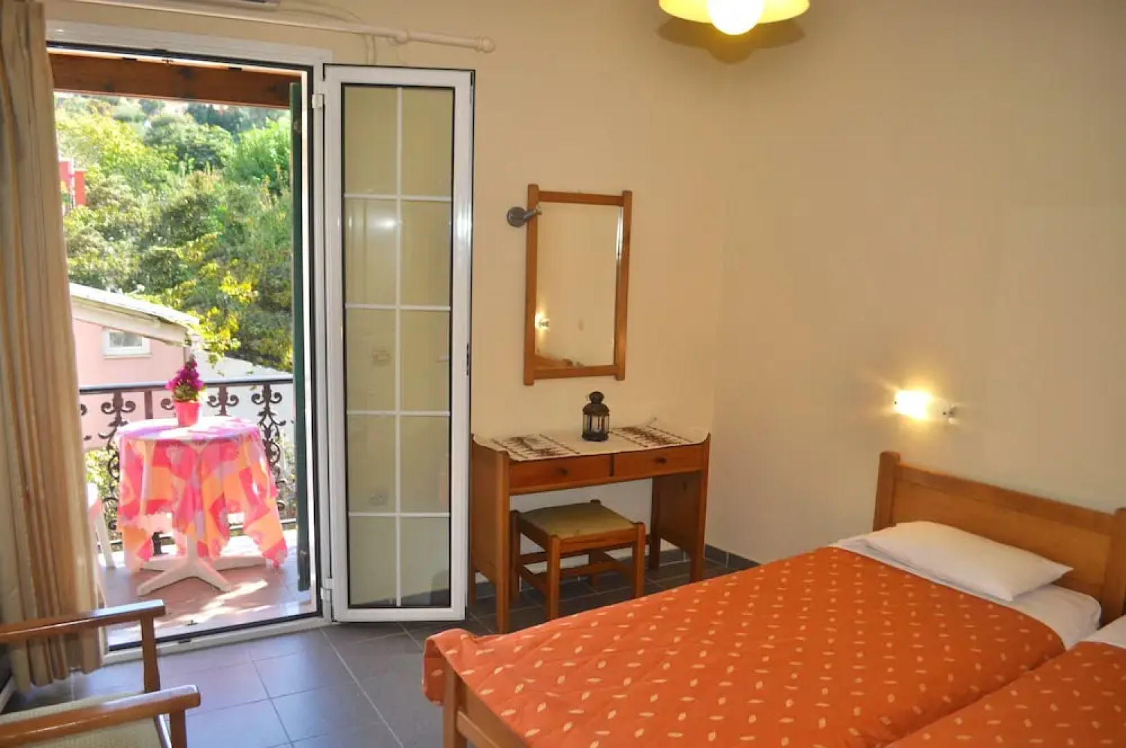 Holiday Studio Apartments Yannis on Agios Gordios Beach in Corfu