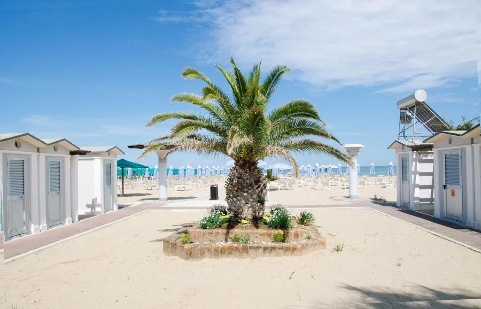 Almaluna Hotel  Resort