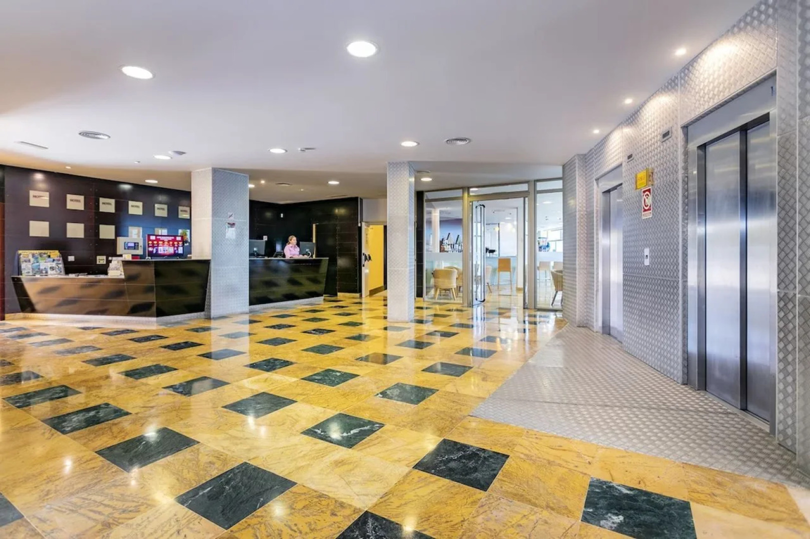 Отель Moon Dreams Roquetas