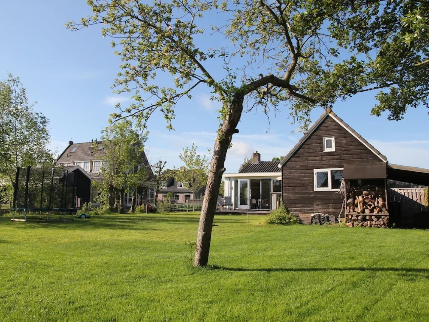 Splendid Holiday Home With Jetty, Waterfront Terrace, Garden