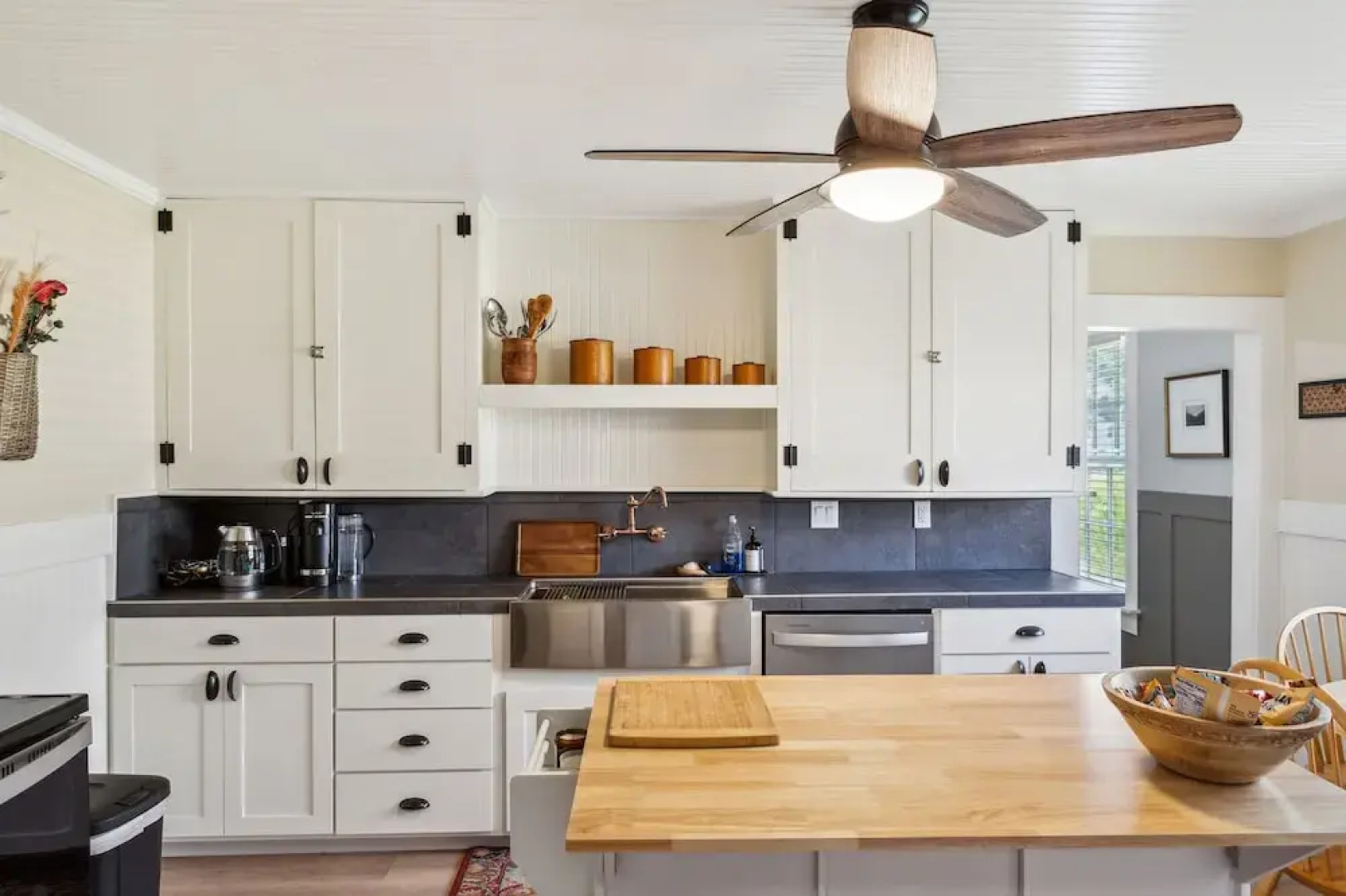 Charming Downtown Mccloud Retreat 2 Bedroom Home