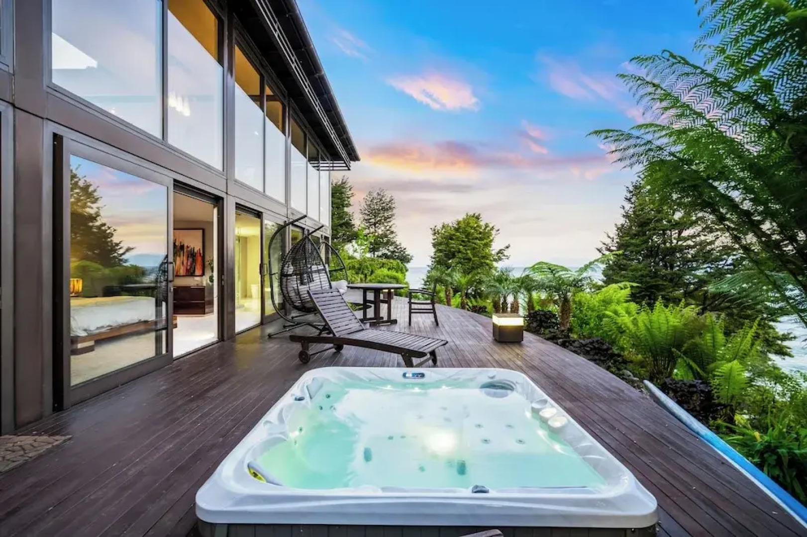 Jacuzzi Suite - Ocean Views & Beach