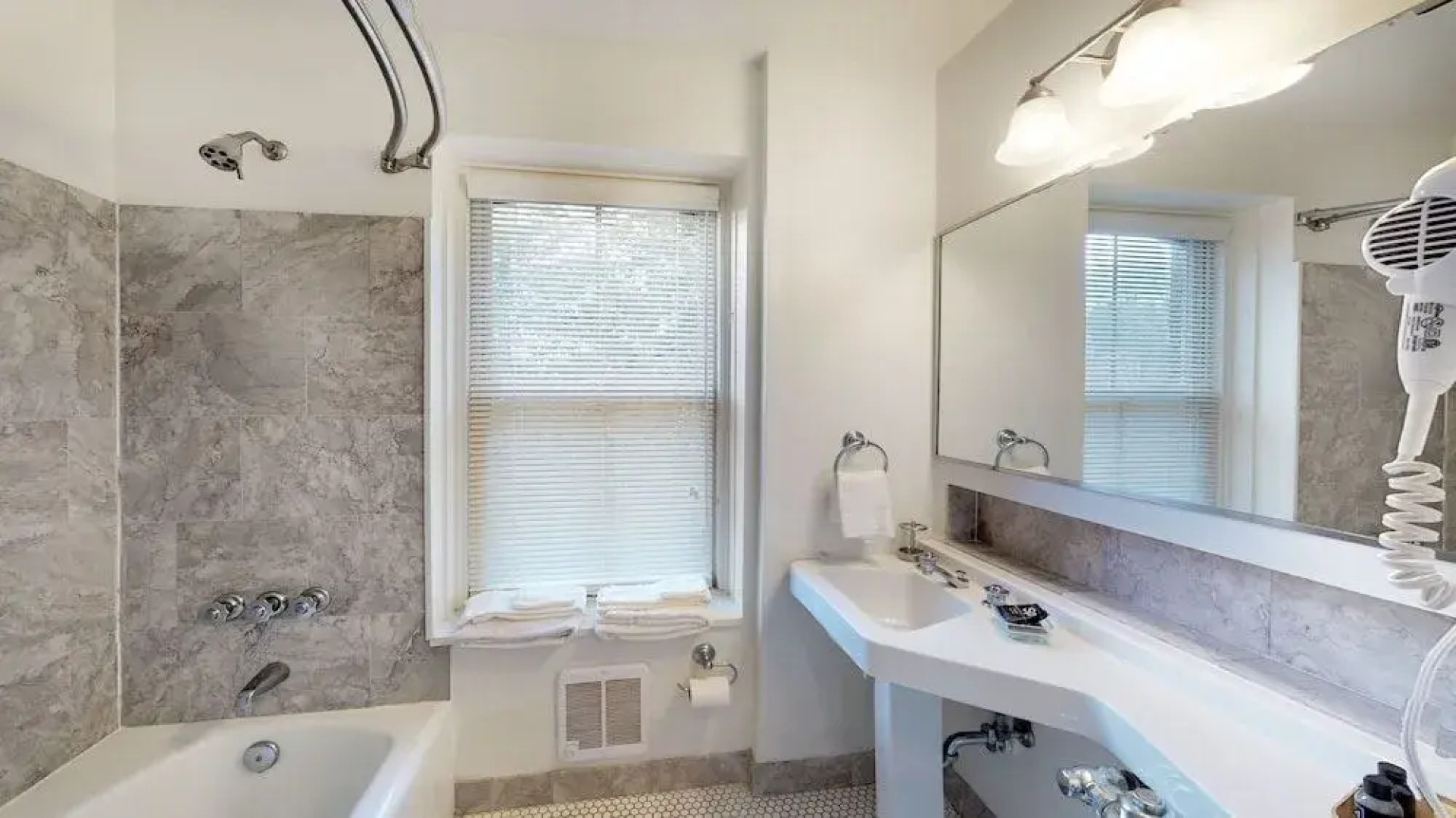 The 1850 House Inn and Tavern