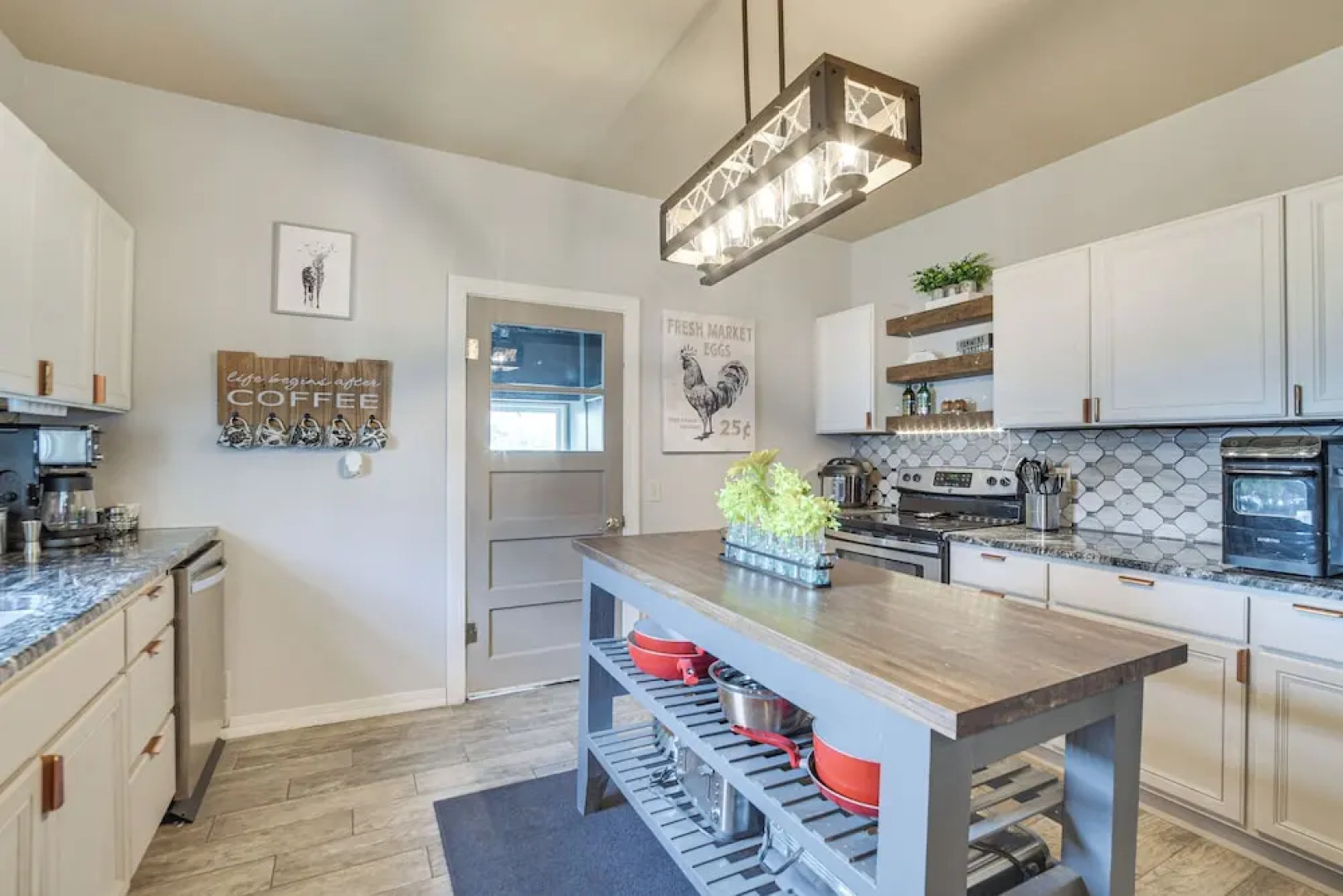 Modern Casselton Vacation Rental: 22 Mi to Fargo!