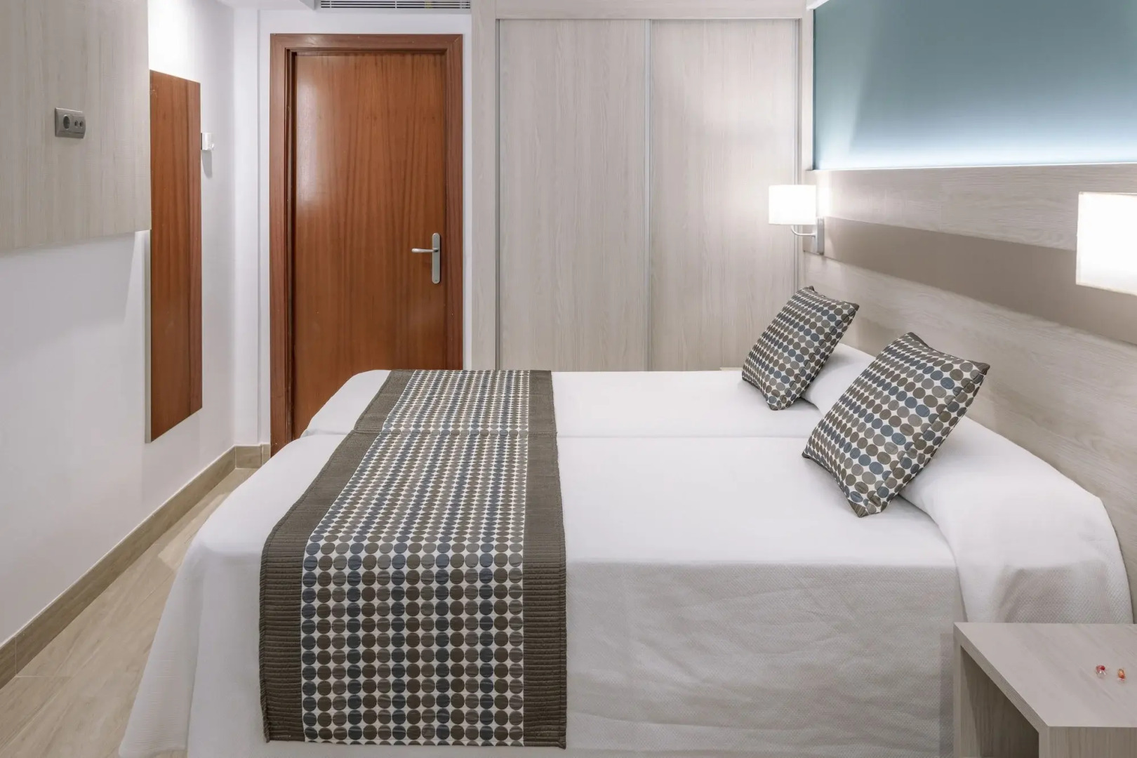 Отель 4R Miramar Calafell