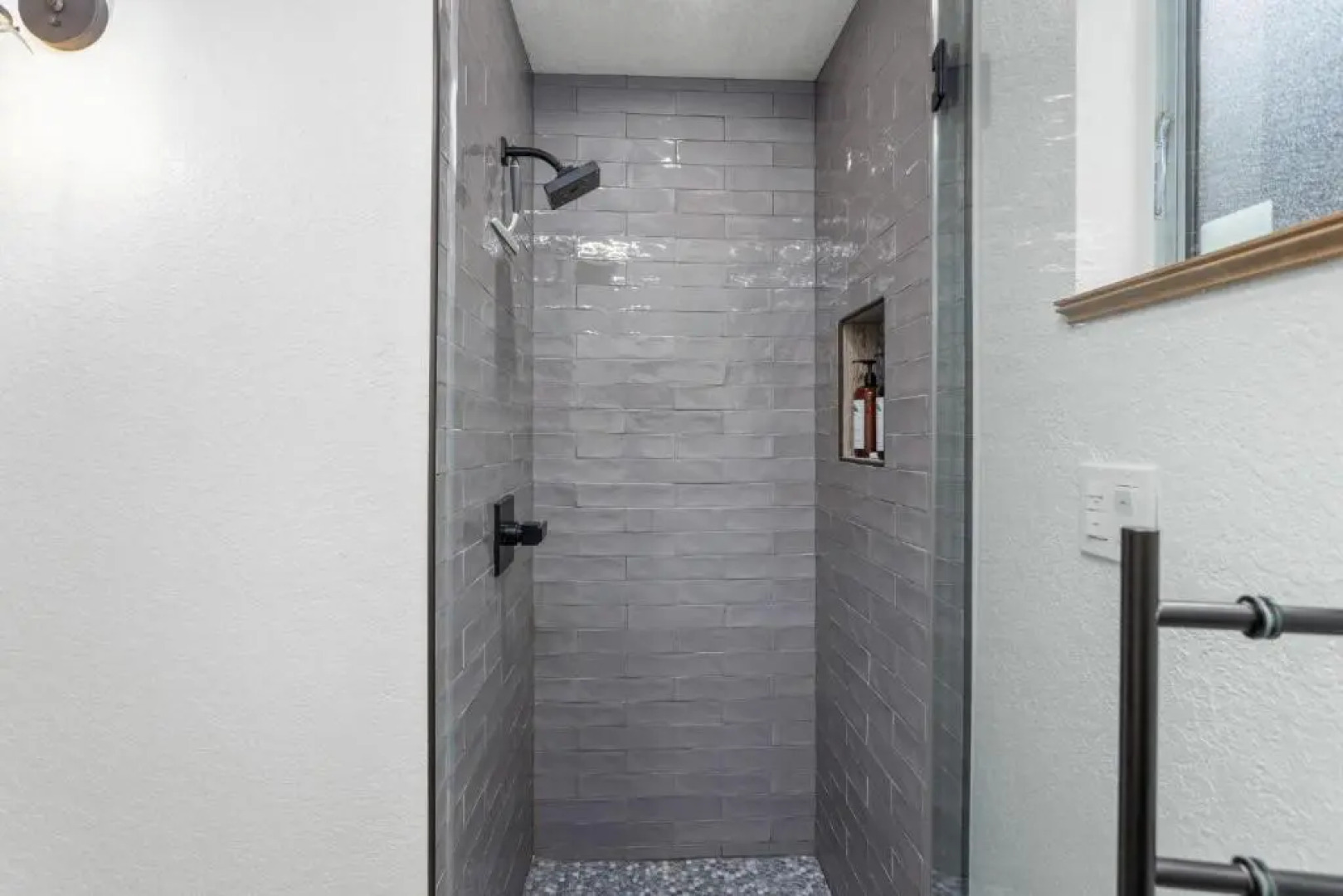 Spectacular Game Room, 3000 sqft, 2 Masters, Pool Table, 2 Decks, AC, Dogs