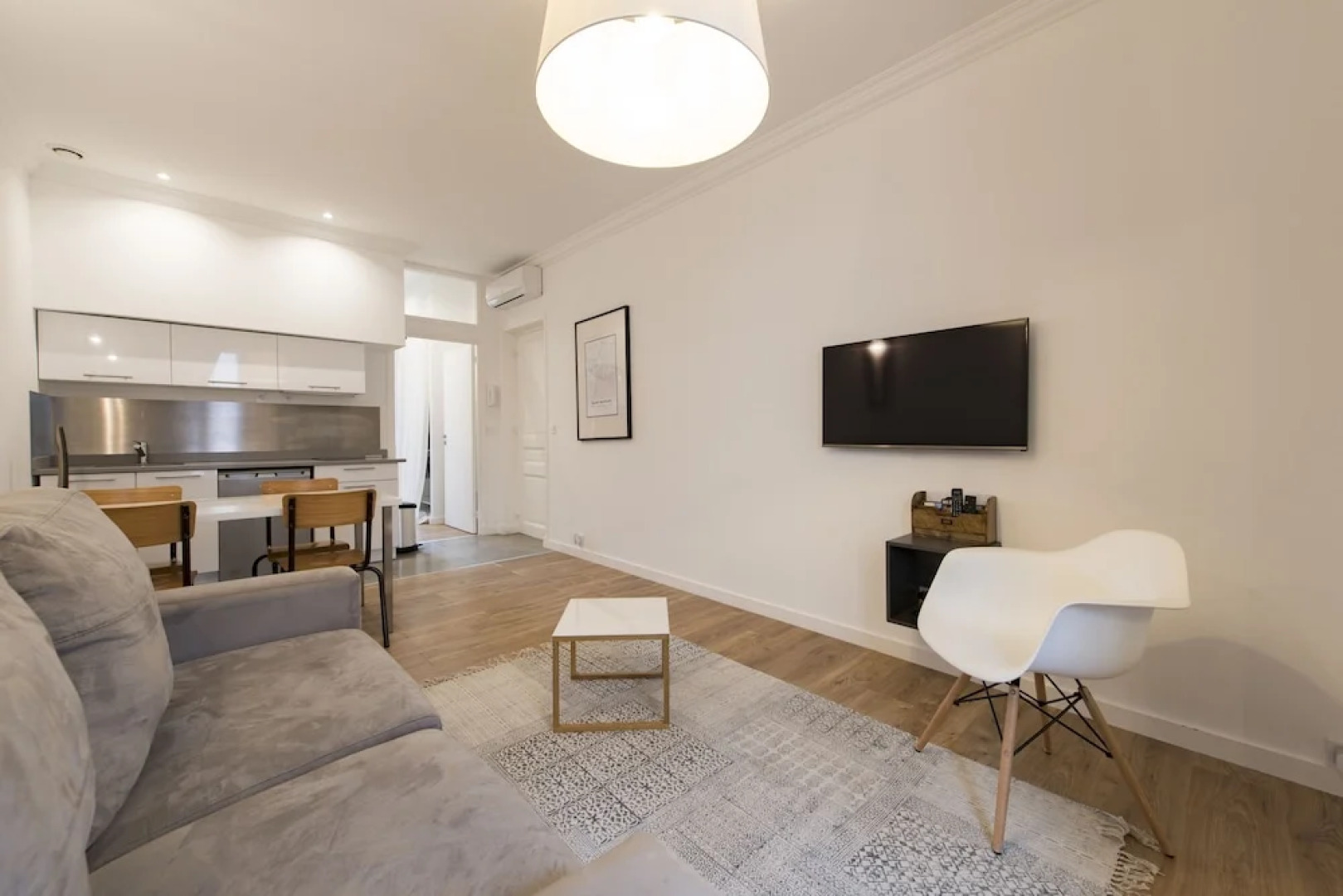 F2 mezzanine centre ville 1 min de la mer