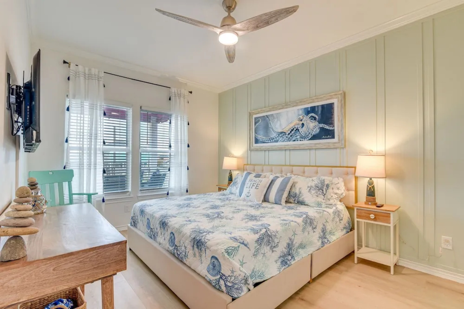 Family-friendly Crystal Beach Home: Steps to Beach