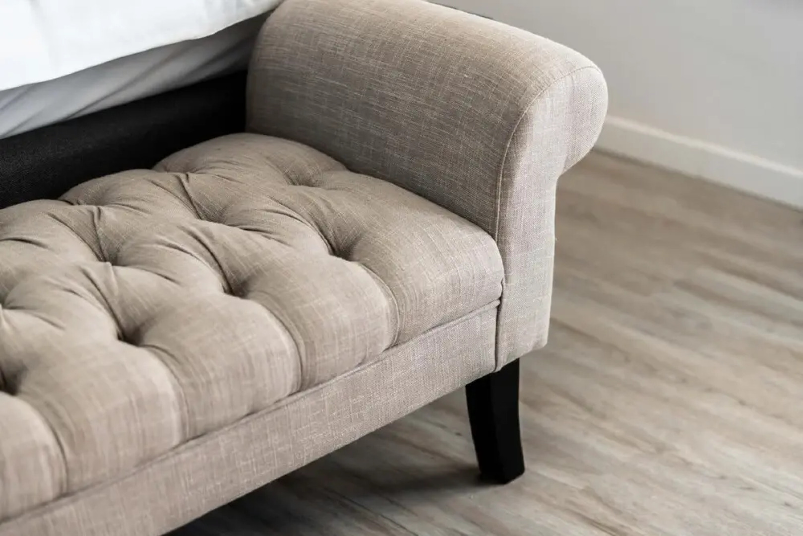 Suiten Apartment Art Collection With Kind Bed Air Conditioning and two Separate Bedrooms